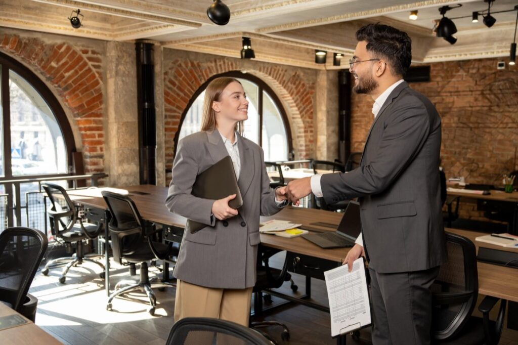 W dobie szybko rozwijającej się technologii, wybór odpowiedniego laptopa staje się kluczowym aspektem nie tylko dla profesjonalistów, ale i dla użytkowników domowych
